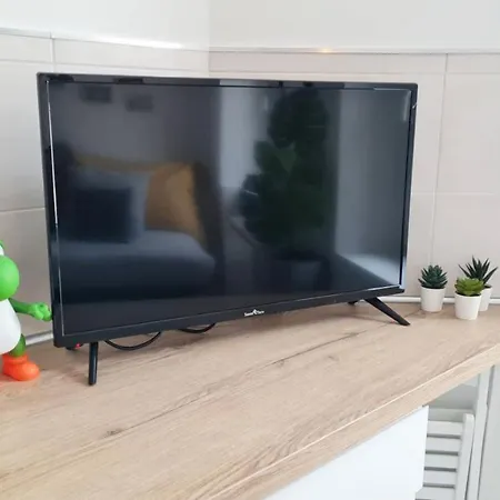 Maxbnb - Climatise - Studio 22M2- Wifi Fibre - 10 Min A Pied Gare - 3 - Δδδ *